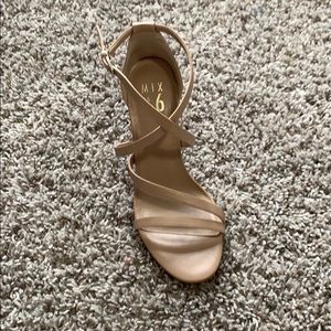 Mix no.6 size 7 1/2 new never worn